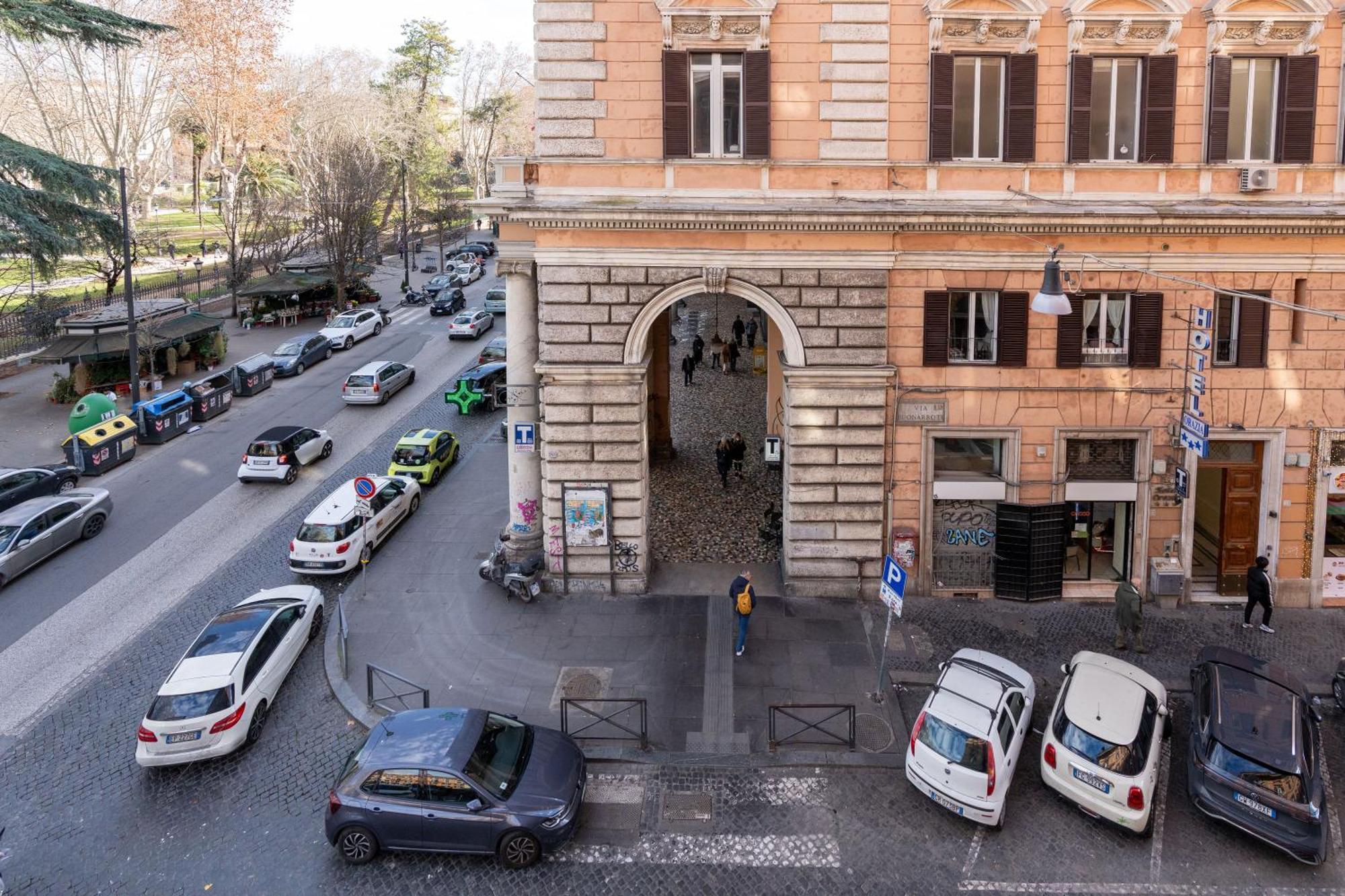 Leone D'Oro Guesthouse - Close To Piazza Vittorio Roma Eksteriør bilde