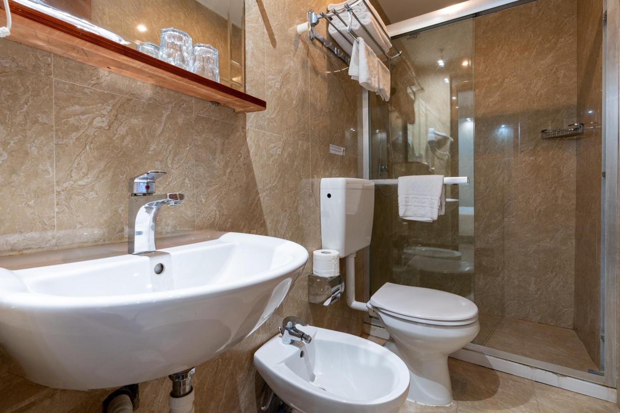 Leone D'Oro Guesthouse - Close To Piazza Vittorio Roma Eksteriør bilde